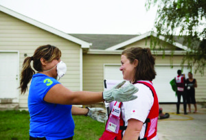 En apoyo de la comunidad. (Fotos cortesía Cruz Roja Americana)