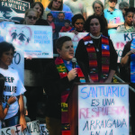 La Reveranda Anne Dunlap, apoyando a la coalición.