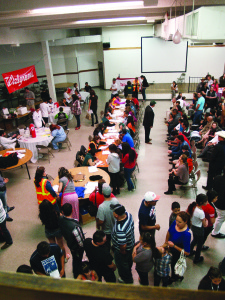 La comunidad de San Cayetano se benefició de la clínica de vacunación gratuita. (Fotos de Germán González)
