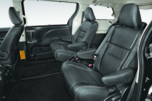 2015-toyota-sienna-se-rear-interior-seats-02