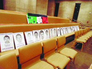 Dentro del evento pusieron los retratos de los 43 estudiantes desaparecidos en Ayotzinapa. (Fotos de Germán González)