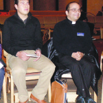 Edwin Galeana y el Padre Fernando Álvarez.