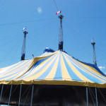 Parte del techo de la carpa donde será el gran show...  (Fotos LPDC por Carmen Appiani).