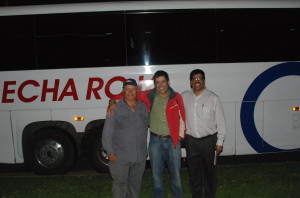 Organizadores del Club Zacatecano: Cecilio Lomeli y Gonzalo entreo otras personas más .(Foto: de Emilio Flores).