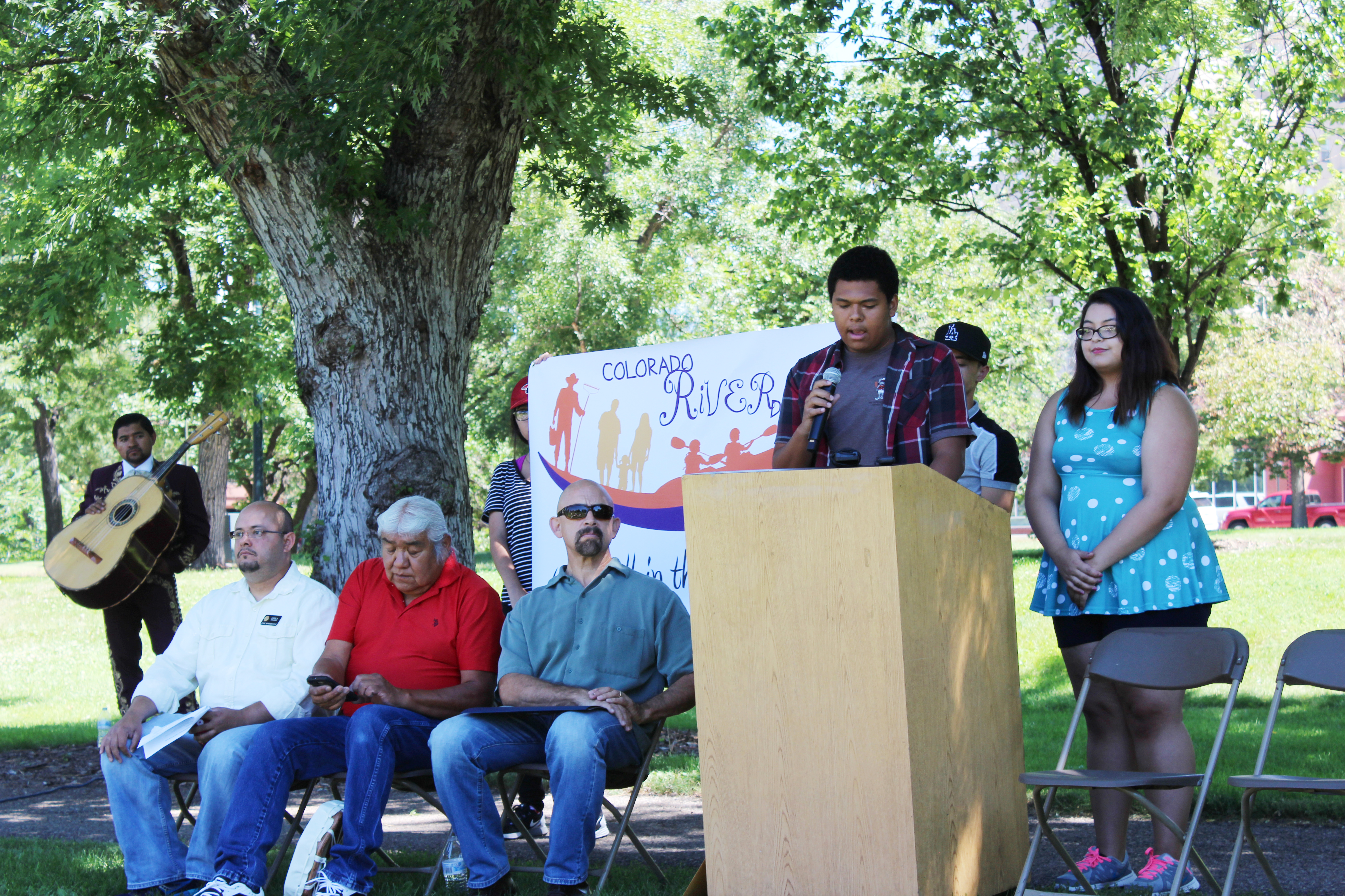 Latinos, nativos se movilizan para  proteger el futuro del río Colorado