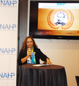 Martha Montoya Vice-Presidente de la mesa directiva de NAHP dando la bienvenida al inició de la Convención Nacional 2015 de NAHP.