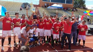 Integrantes del equipo Deportivo León posando para el lente, felices de haber llegado a la final y además haber obtenido el campeonato. (Fotos: LPDC/María Castaneda).