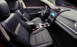 Interiores del 2016 Camry Híbrido XLE.