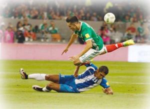 México empata con Honduras 0-0 en el Azteca y logra su pase al hexagonal.