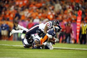 Broncos y Texans en plena acción...