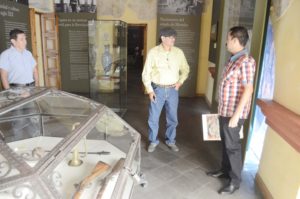 En los propios recuerdos del Museo Histórico del Oriente de Morelos, con Ángel Uriel Gonzalez y Edgar Rafael Castro Zapata. (Foto:LPDC/Tizoc Cuéllar Escamilla)