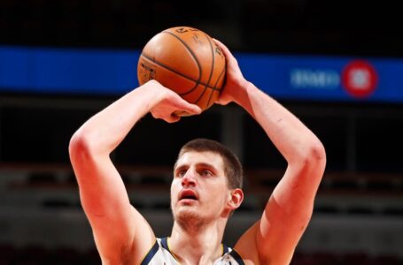 Los Nuggets siguen en posicion de playoffs