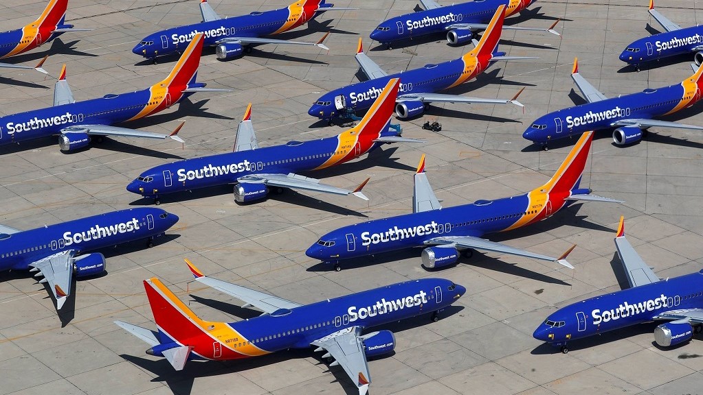 Pasajeros de Southwest Airlines se quedan en tierra en medio de un gran apagón del sistema