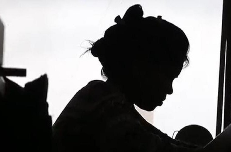 Mujer admite cargos de pornografía infantil