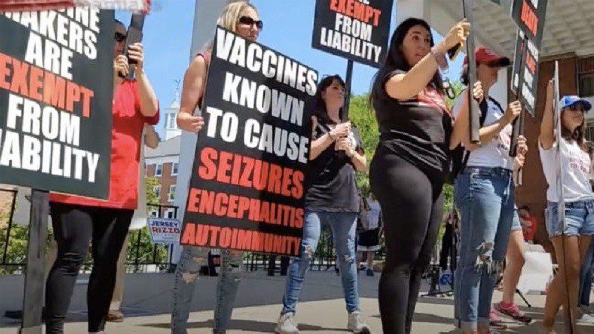 Organización católica de bioética empuja a respetar objeciones de conciencia de quienes no desean vacunarse