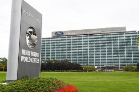 Ford exige vacunas COVID solo para sus empleadores asalariados; aún no se aplica a los empleados del sindicato