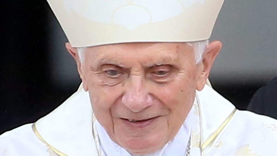 Ex papa Benedicto XVI, acusado de saber que sacerdotes abusaron de niños y no hizo nada