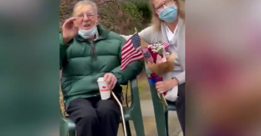 Veterano de la Segunda Guerra Mundial celebra 102 años de vida