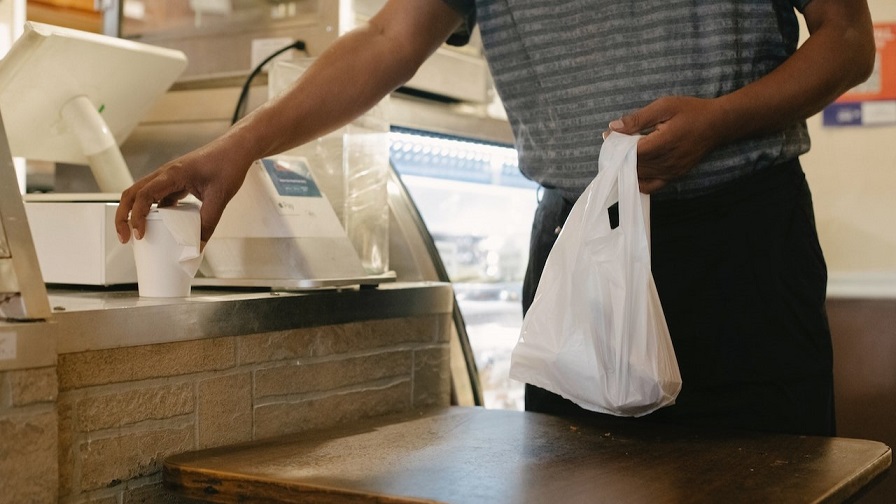 Se cobrará 10 centavos por bolsa de plástico y papel