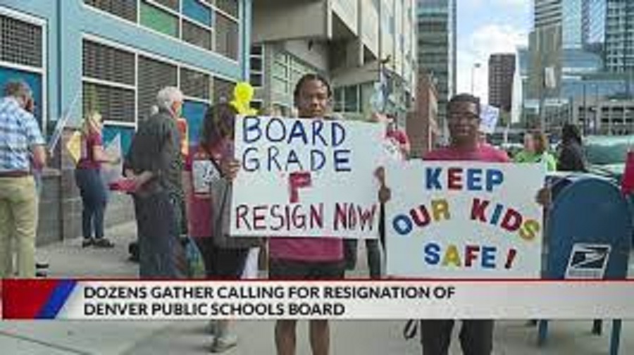 Piden la renuncia de toda la Junta de Educación de las Escuelas Públicas de Denver