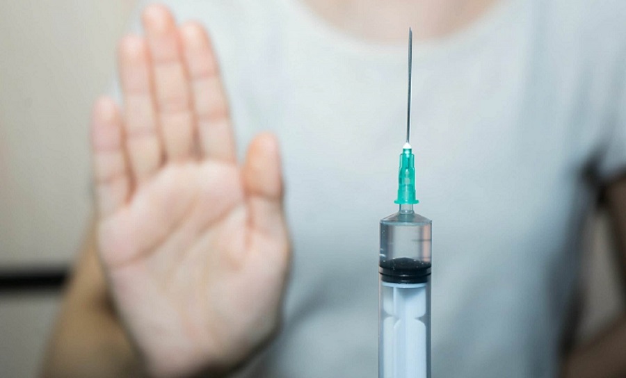 Oncólogo británico pide exponer los efectos nocivos de la vacunación contra el covid