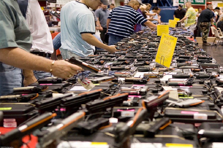 El nuevo límite de edad de Colorado para la compra de armas es bloqueado temporalmente