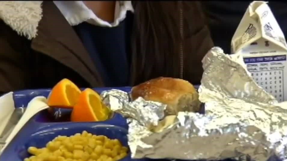 Distritos escolares buscan nuevas opciones de alimentos y tecnología para estudiantes