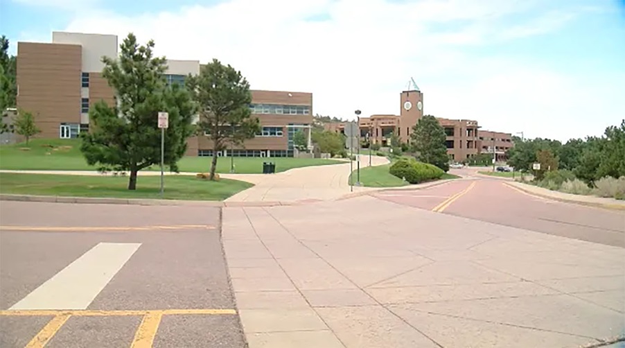 Universidad de Colorado en Colorado Springs aumentará el costo de matrícula