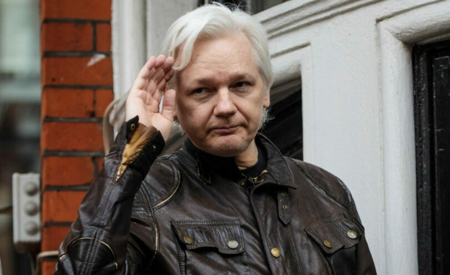 Julian Assange sale de prisión tras aceptar un acuerdo de culpabilidad
