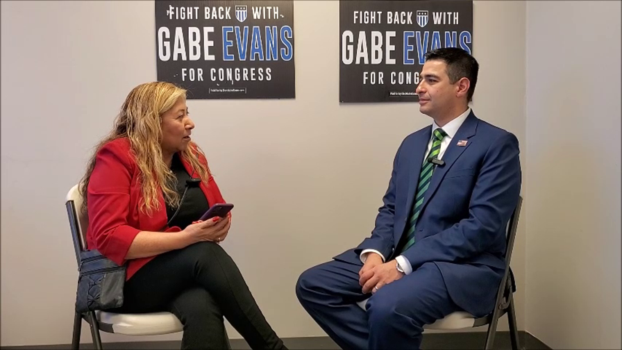 Entrevista con el Congresista Gabe Evans