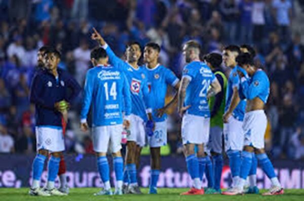 La Maquina del Cruz Azul no esta de super líder