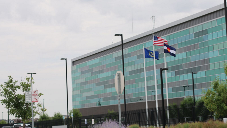 FBI informa que estafadores robaron a residentes de Colorado más de $243 millones