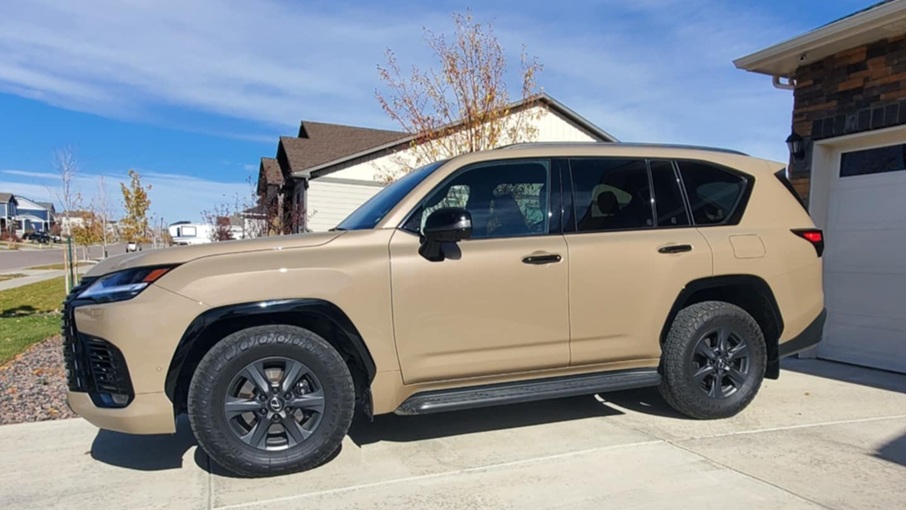 2025 Lexus LX 700h Overtrail