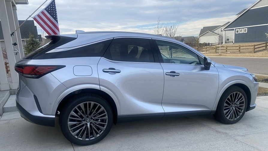 2026 Lexus RX 450h+ Luxury