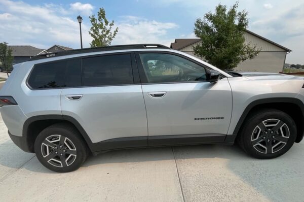 2026 Jeep Cherokee Laredo